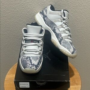 Air Jordan 11 Retro Low LE (GS) Snake Light Bone CD6847-002 With Box